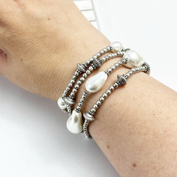 NEW Chico's Faux Pearl Stretch Bracelets - Set of 4 - Picture 2 of 6